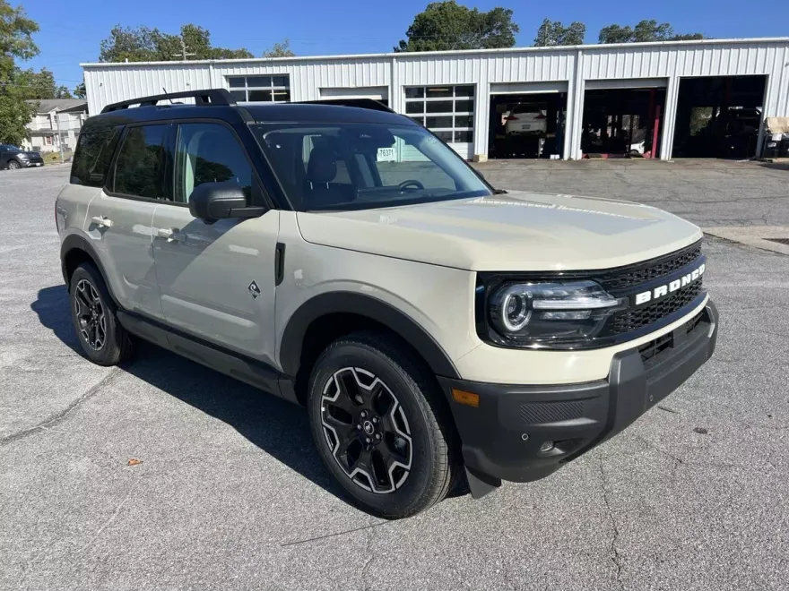 2025 Ford Bronco Sport Outer Banks photo 1