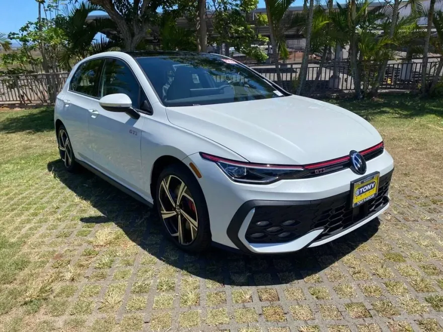2025 Volkswagen Golf GTI SE photo 1