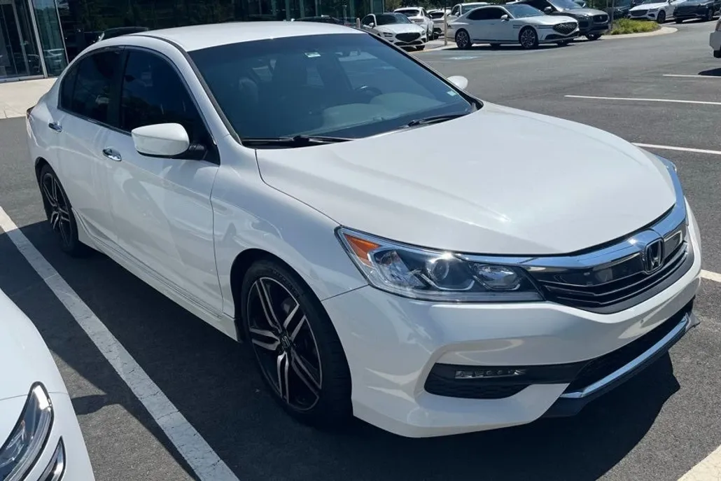 2016 Honda Accord Sport photo 1