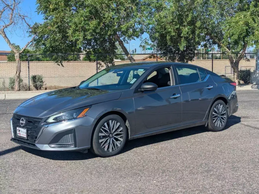 2024 Nissan Altima 2.5 SV photo 1