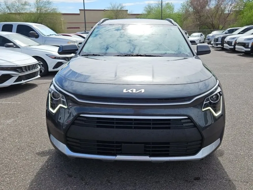 2023 Kia Niro EX photo 1