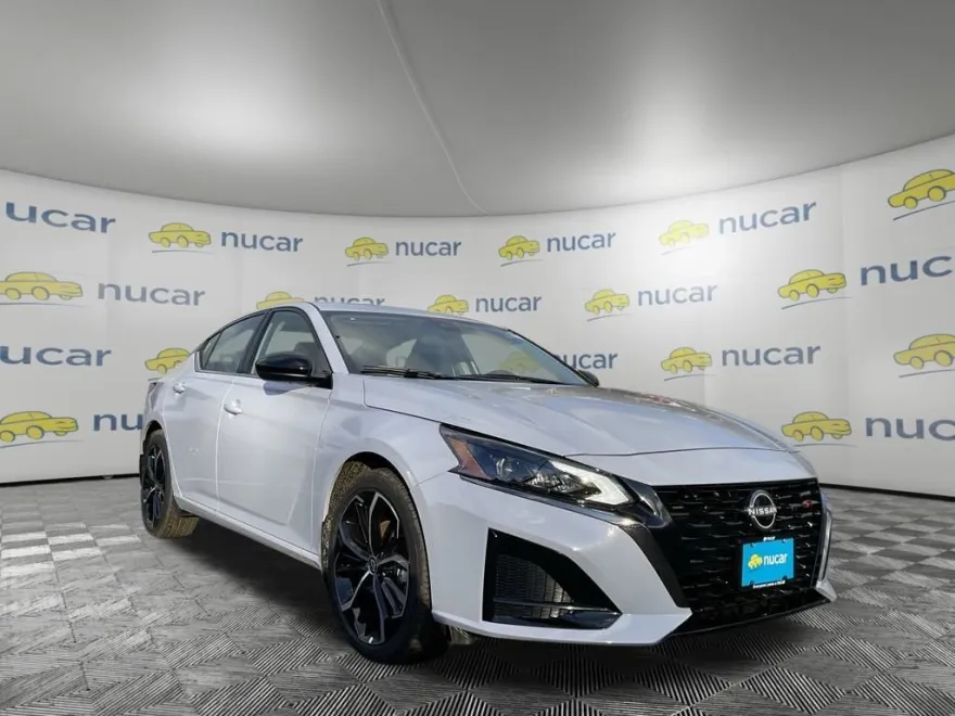 2025 Nissan Altima 2.5 SR photo 1