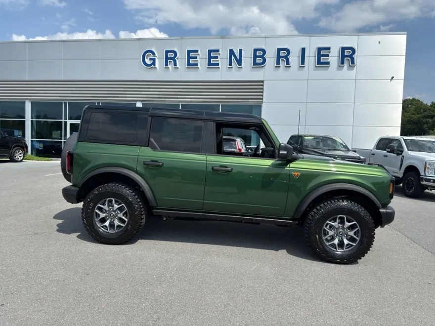 2025 Ford Bronco Badlands photo 1
