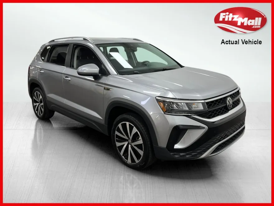 2024 Volkswagen Taos SE photo 1