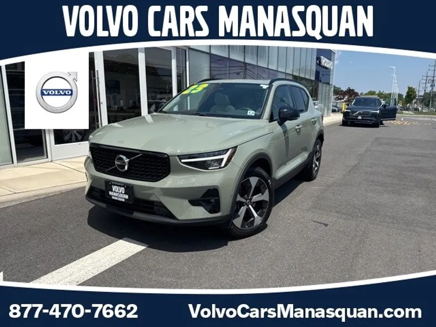 2023 Volvo XC40 Plus photo 1