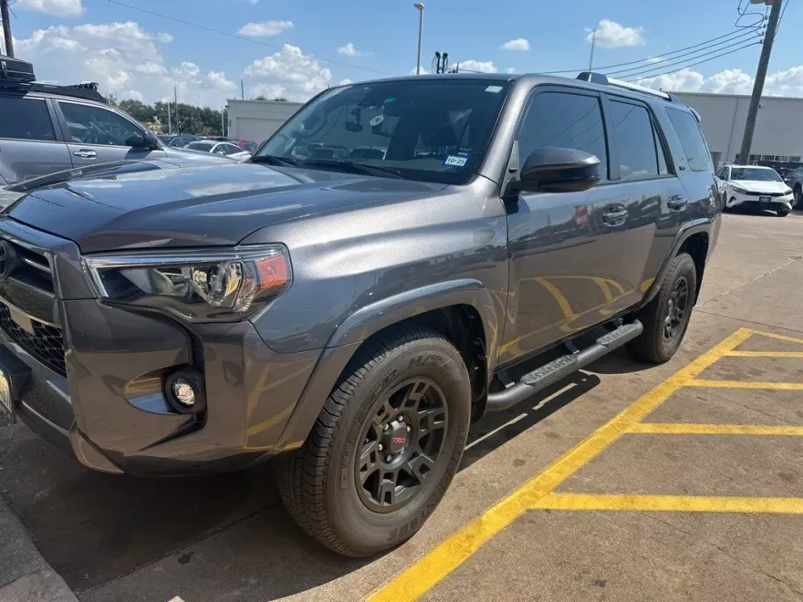 2023 Toyota 4Runner SR5 photo 1