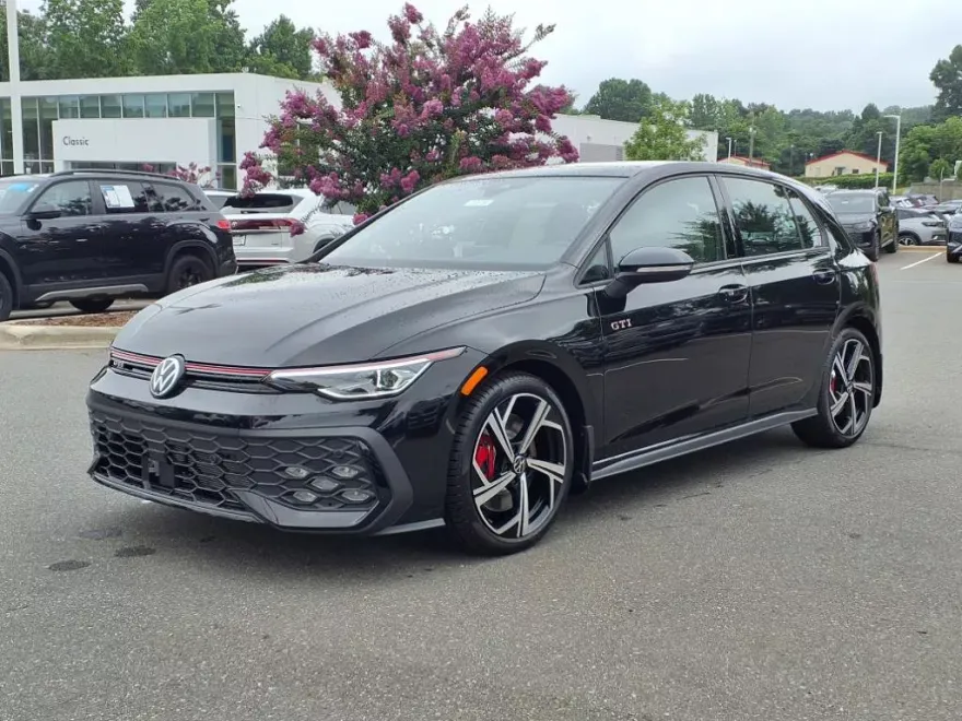 2025 Volkswagen Golf GTI SE photo 1