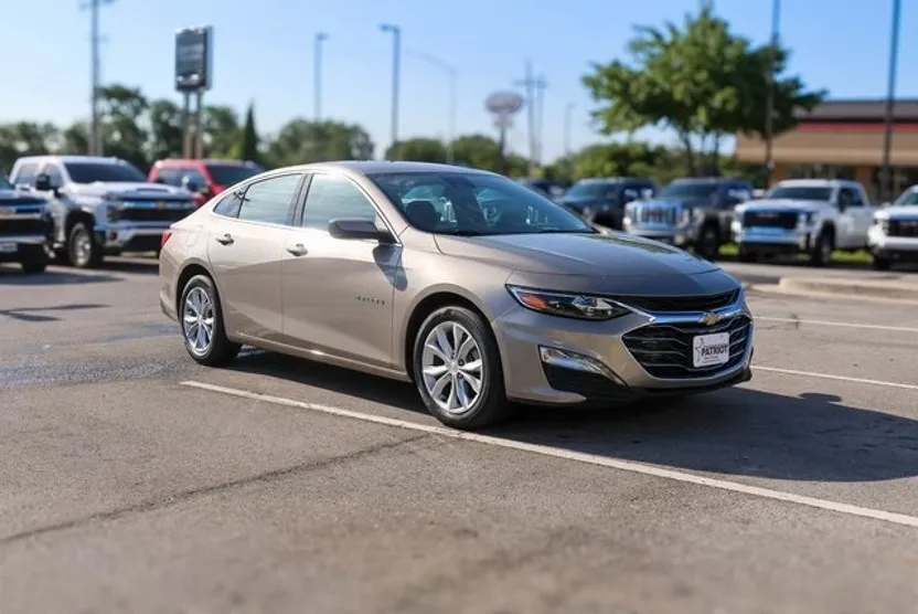 2025 Chevrolet Malibu 1LT photo 1