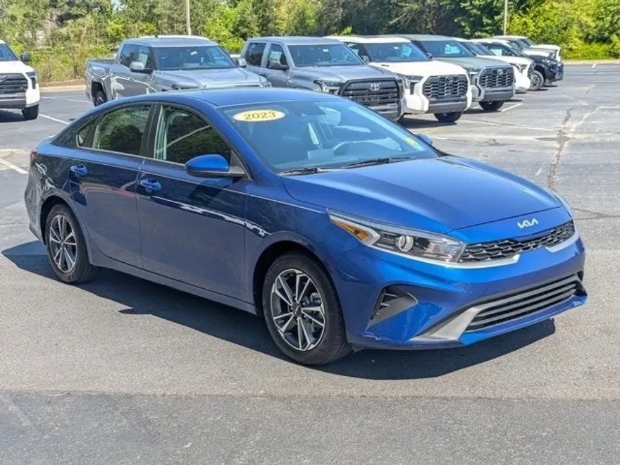 2023 Kia Forte LXS photo 1
