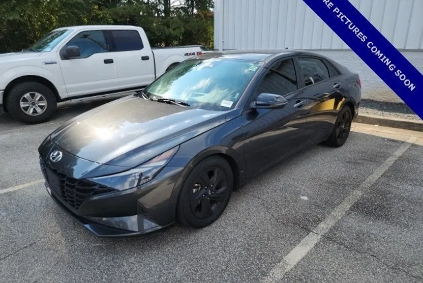 2021 Hyundai Elantra SEL photo 1