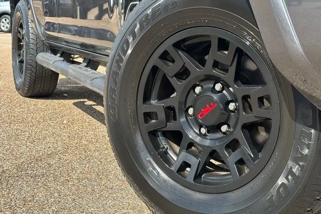 2020 Toyota 4Runner SR5 photo 1