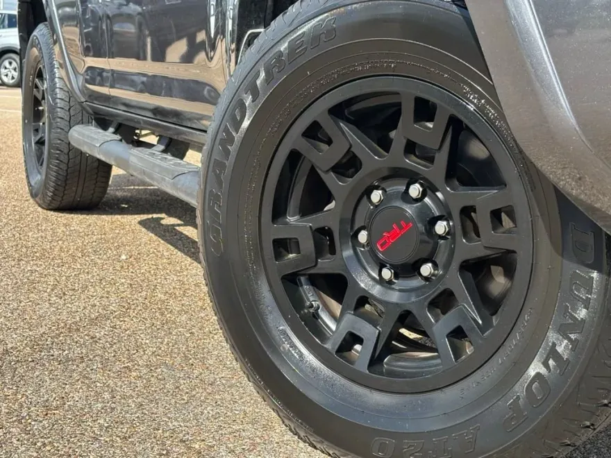 2020 Toyota 4Runner SR5 photo 1