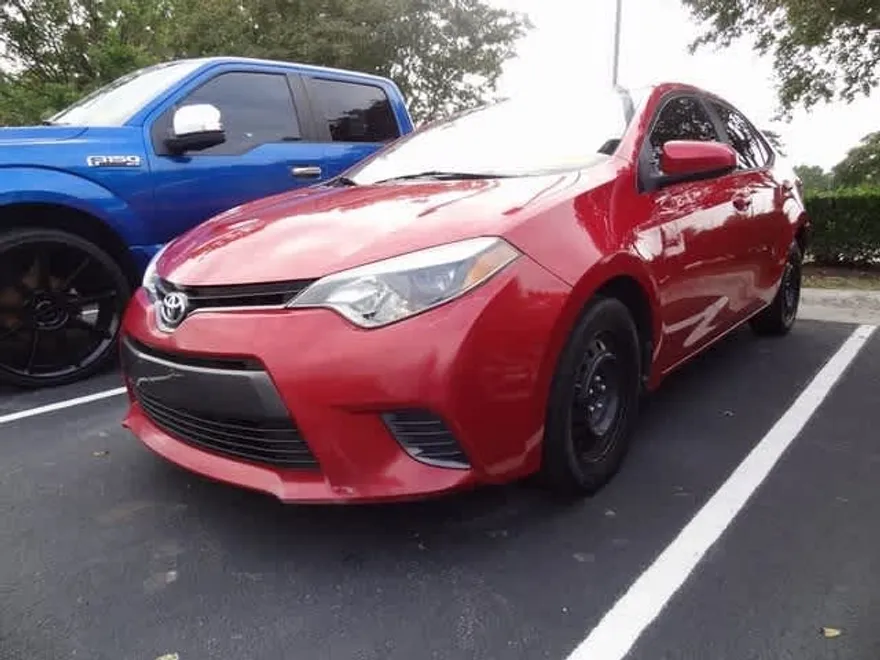 2016 Toyota Corolla LE photo 1