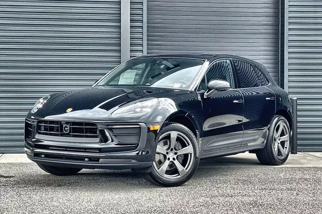 2026 Porsche Macan Base photo 1