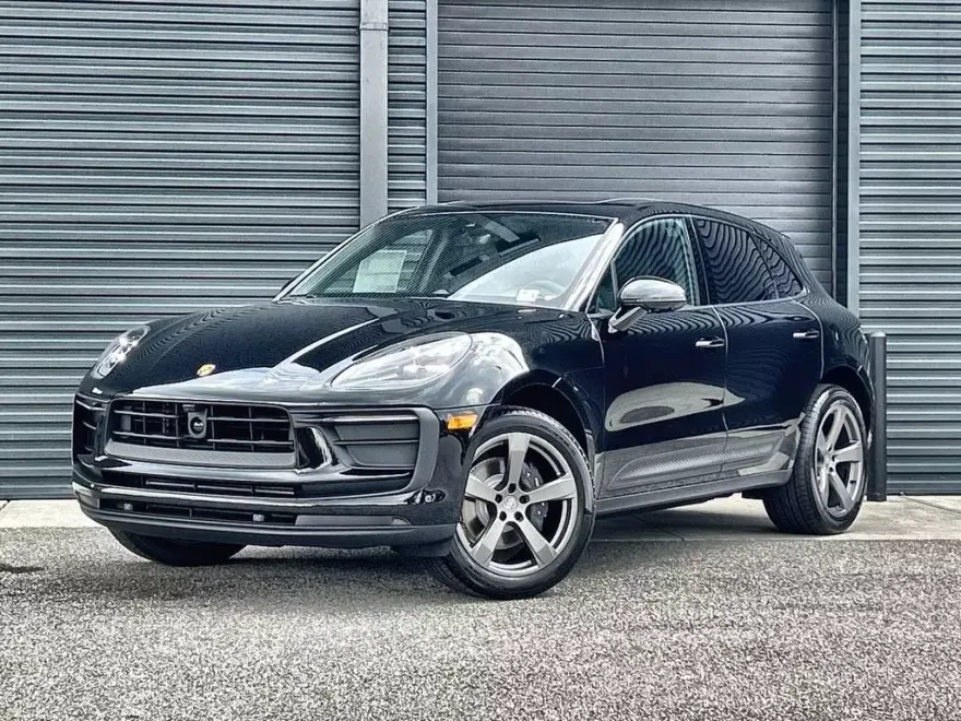 2026 Porsche Macan Base photo 1