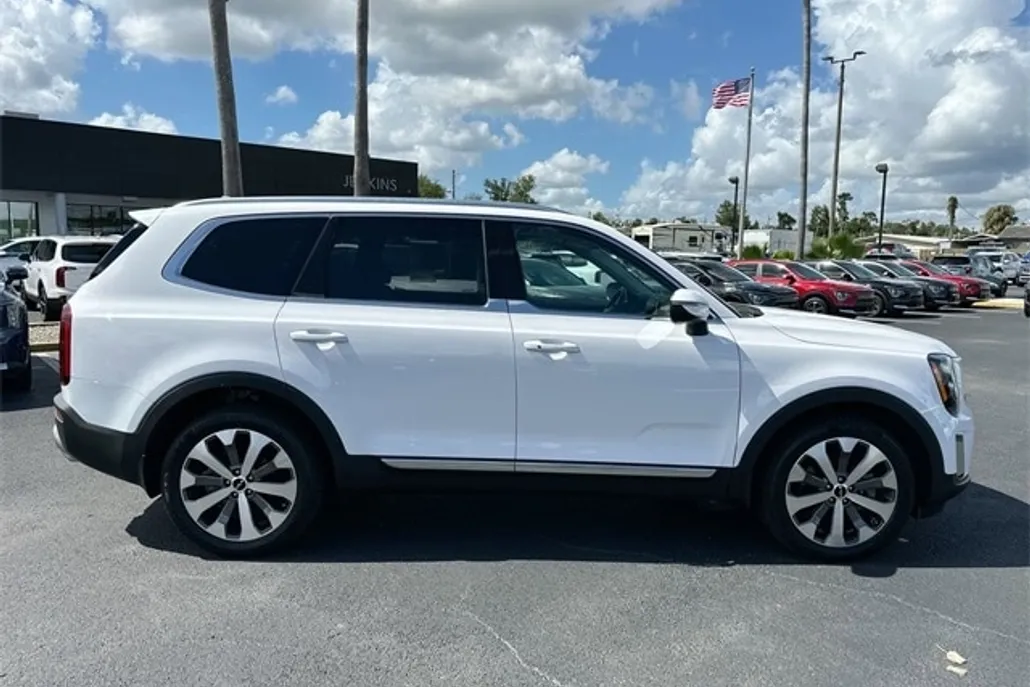 2022 Kia Telluride EX photo 1
