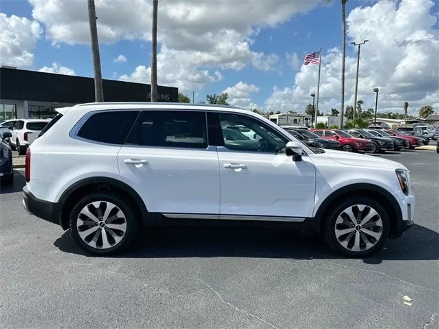 2022 Kia Telluride EX photo 1