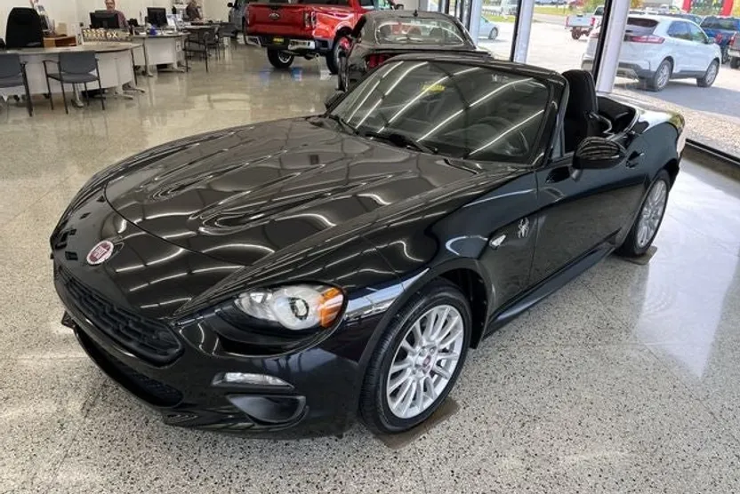 2018 Fiat 124 Spider Classica photo 1