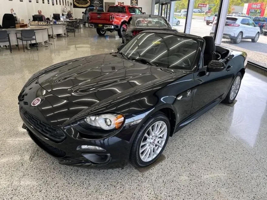 2018 Fiat 124 Spider Classica photo 1