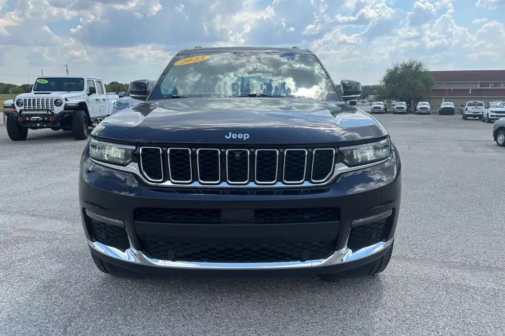 2023 Jeep Grand Cherokee Limited photo 1