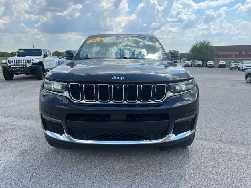 2023 Jeep Grand Cherokee Limited photo 1
