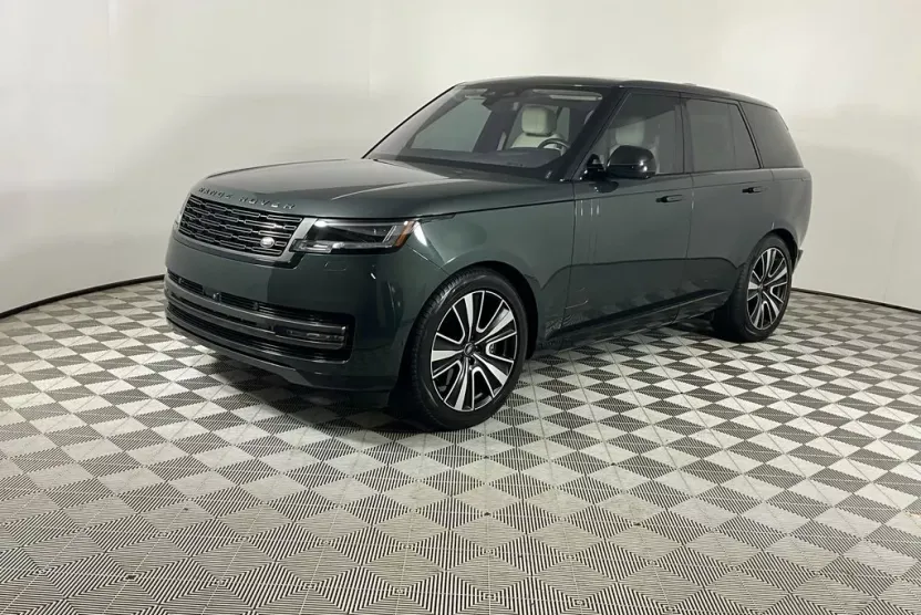 2023 Land Rover Range Rover SE photo 1