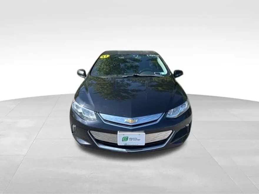 2017 Chevrolet Volt LT photo 1