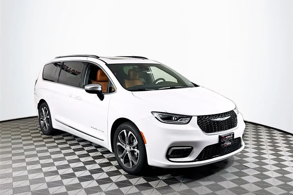 2025 Chrysler Pacifica Pinnacle photo 1