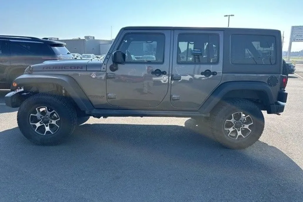 2016 Jeep Wrangler Unlimited Rubicon photo 1