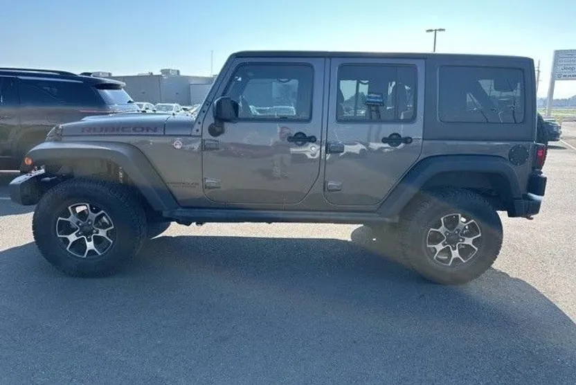2016 Jeep Wrangler Unlimited Rubicon photo 1