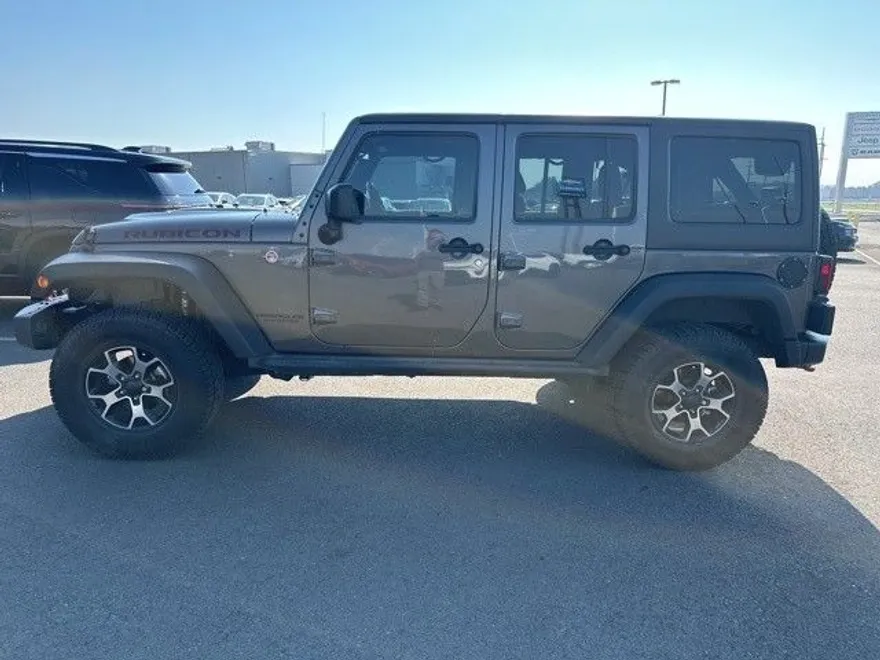 2016 Jeep Wrangler Unlimited Rubicon photo 1