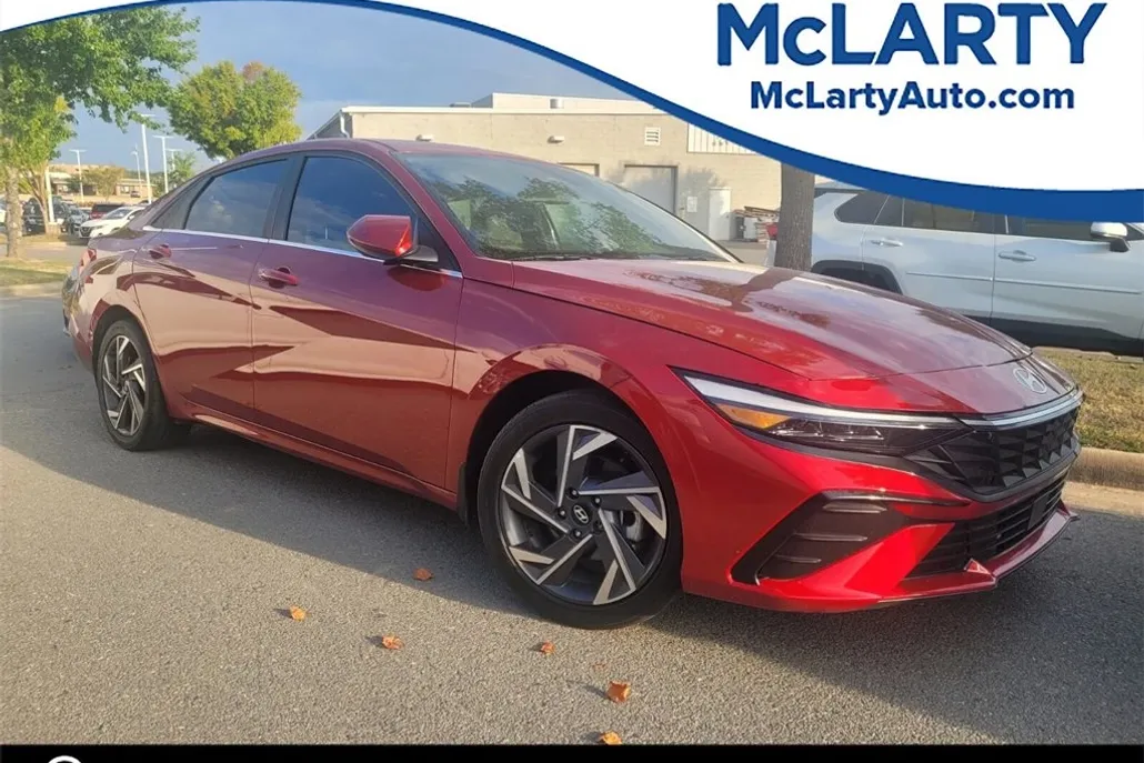2024 Hyundai Elantra SEL photo 1