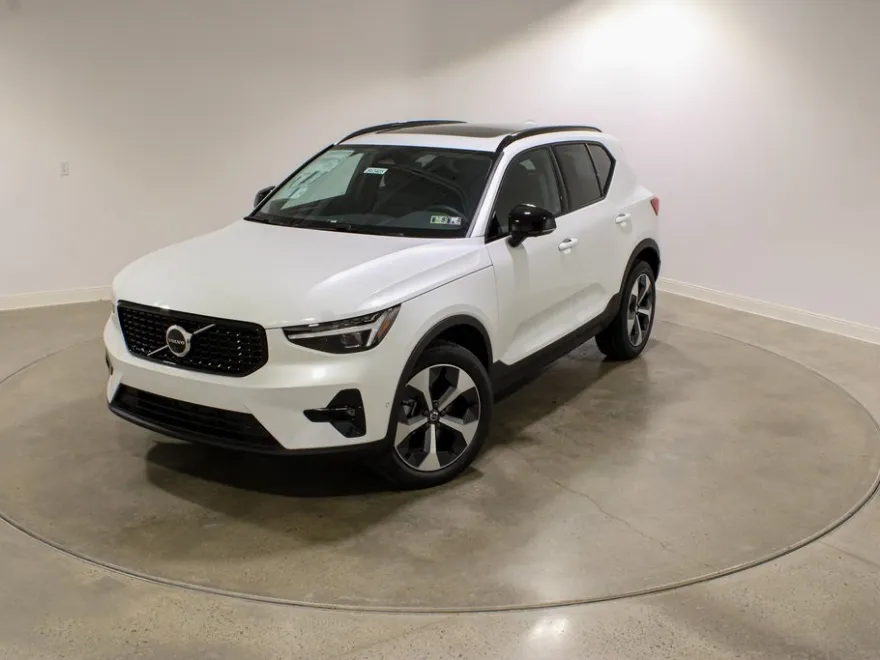 2026 Volvo XC40 Plus photo 1