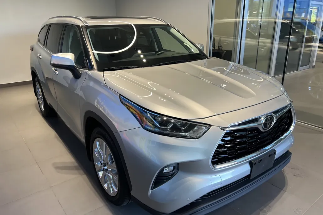 2021 Toyota Highlander Limited photo 1