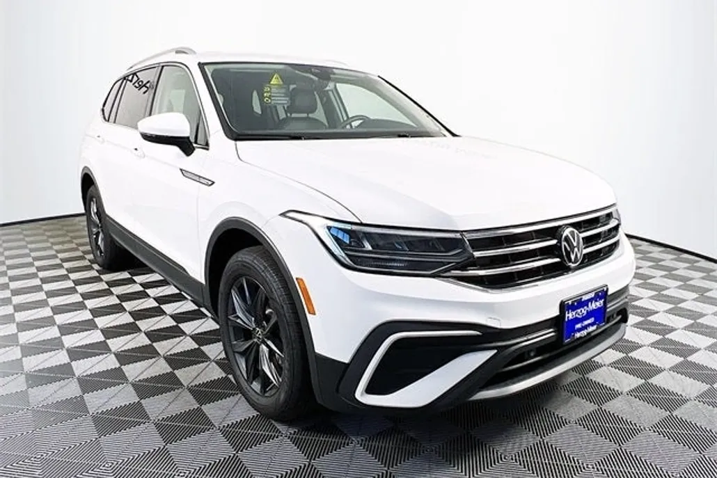 2024 Volkswagen Tiguan SE photo 1