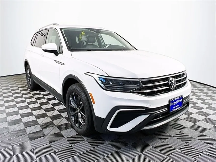 2024 Volkswagen Tiguan SE photo 1