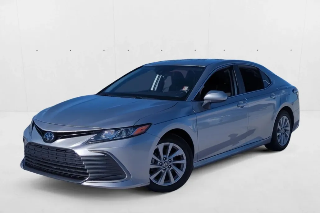 2023 Toyota Camry LE SE photo 1