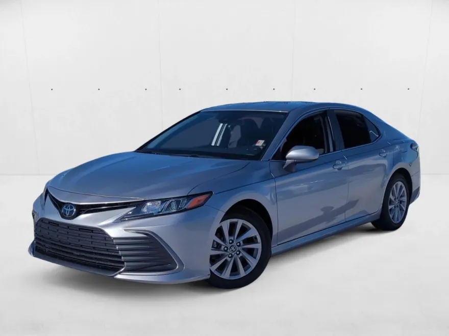 2023 Toyota Camry LE SE photo 1