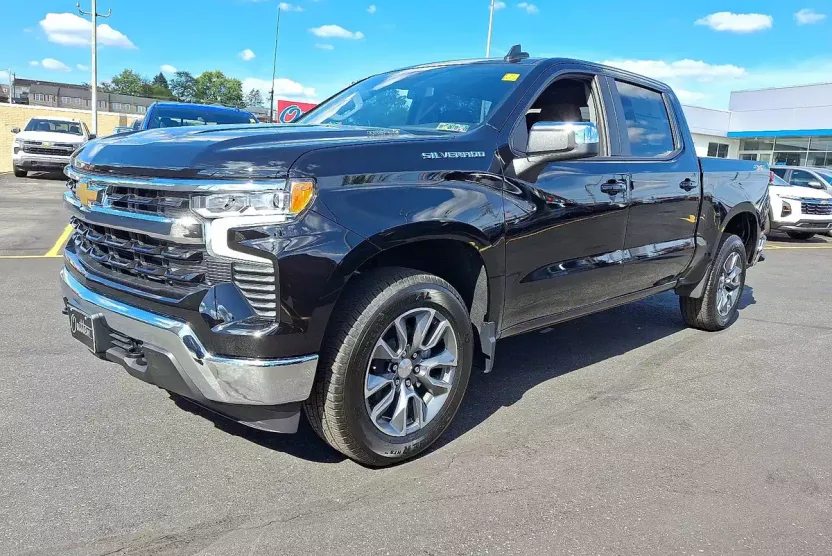 2026 Chevrolet Silverado 1500 LT photo 1