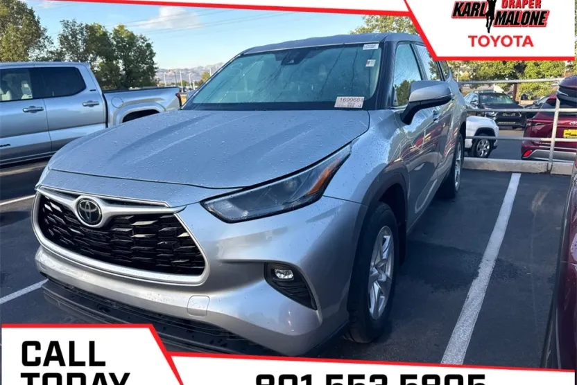 2024 Toyota Highlander LE photo 1