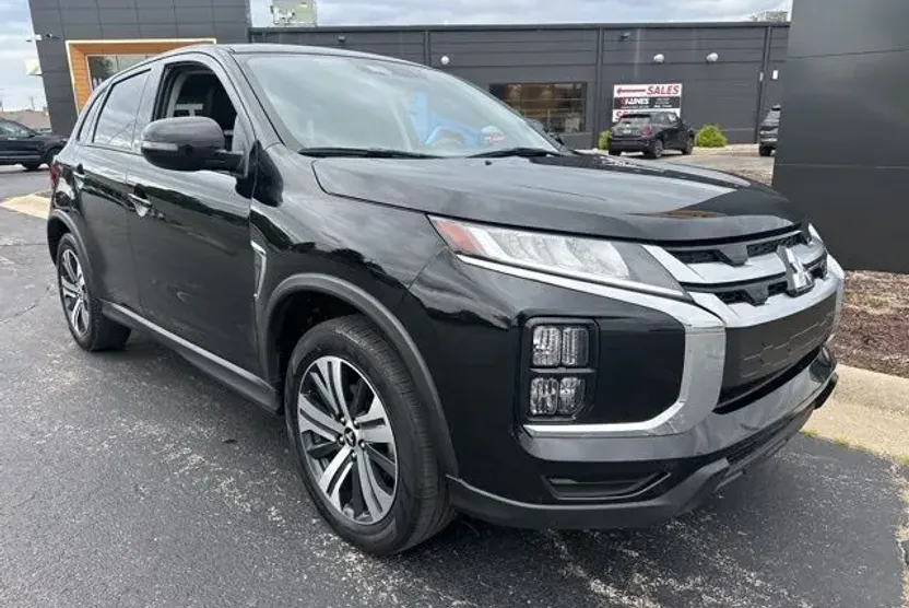 2024 Mitsubishi Outlander Sport SE photo 1