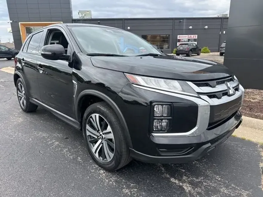 2024 Mitsubishi Outlander Sport SE photo 1