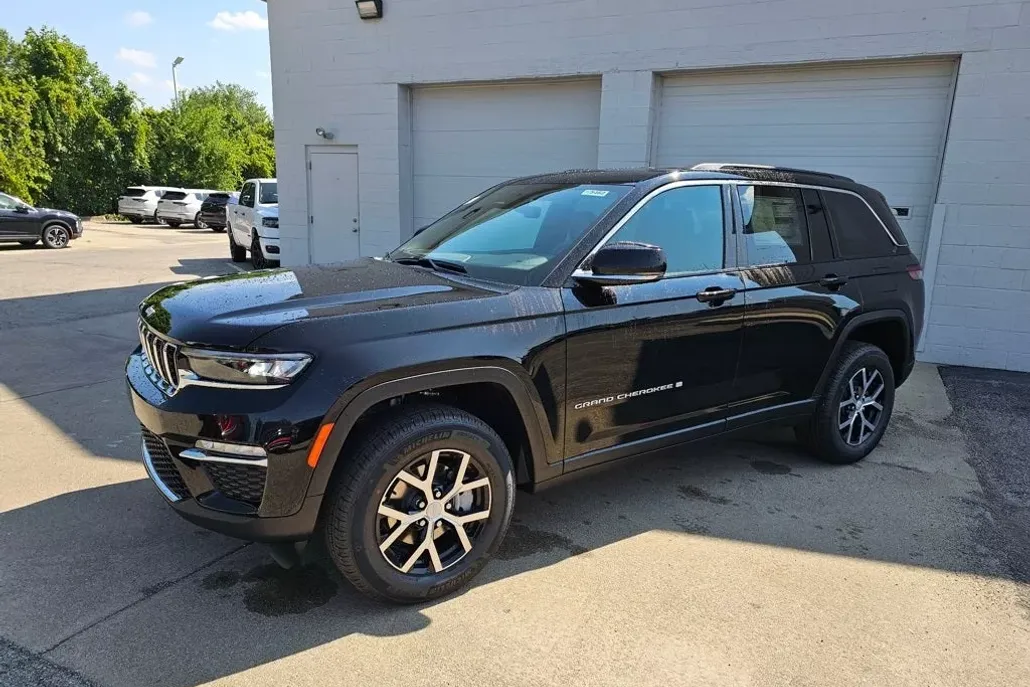 2025 Jeep Grand Cherokee Limited photo 1