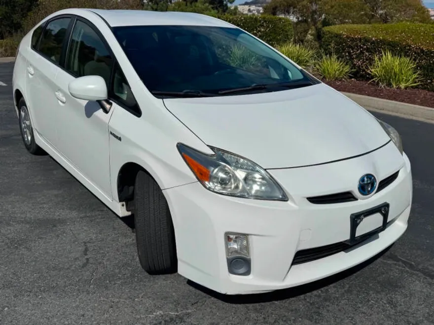 2011 Toyota Prius One photo 1