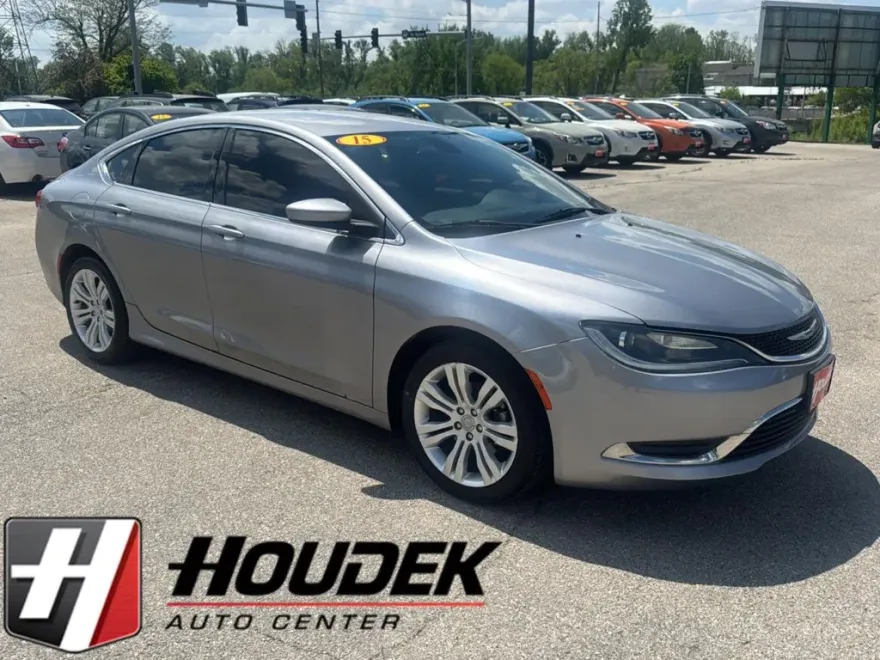 2015 Chrysler 200 Limited photo 1