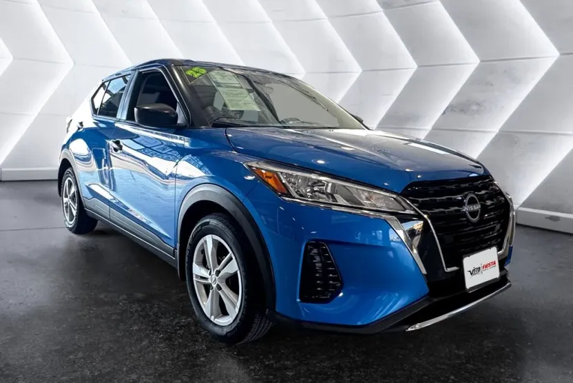 2023 Nissan Kicks S photo 1