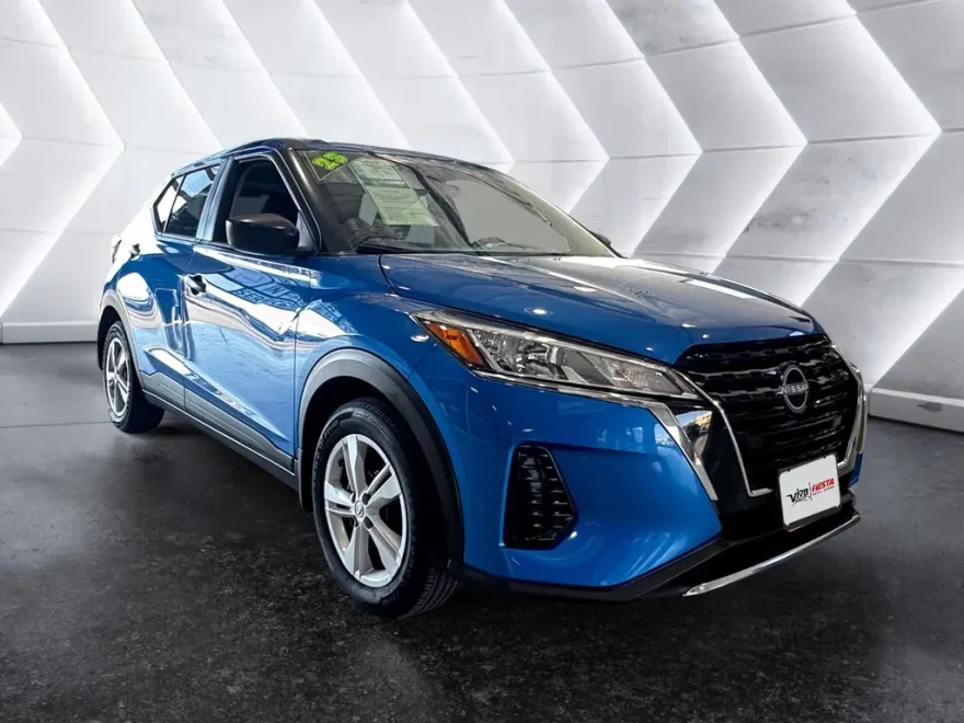 2023 Nissan Kicks S photo 1