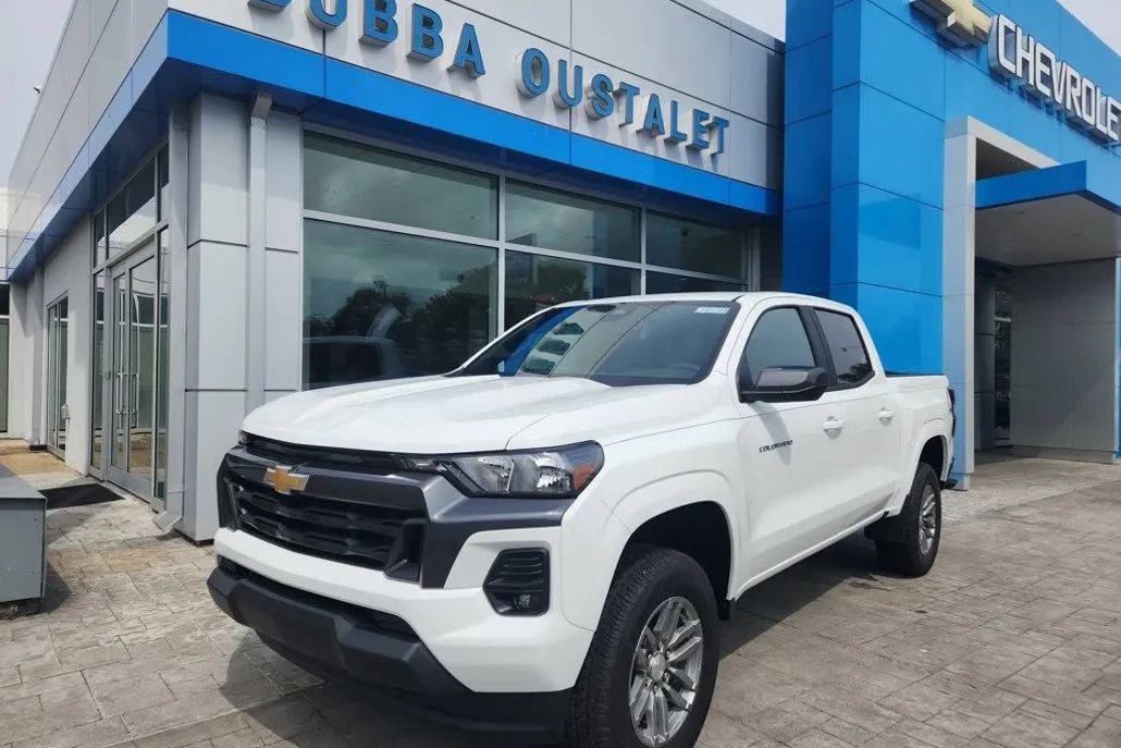 2024 Chevrolet Colorado LT photo 1