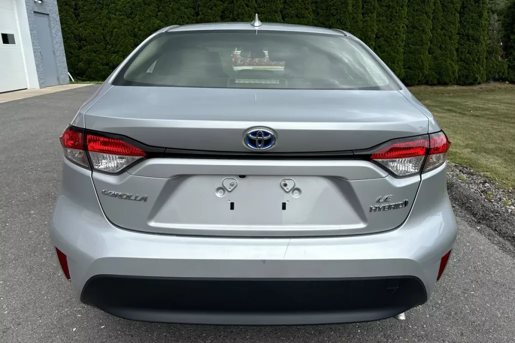 2024 Toyota Corolla LE photo 1