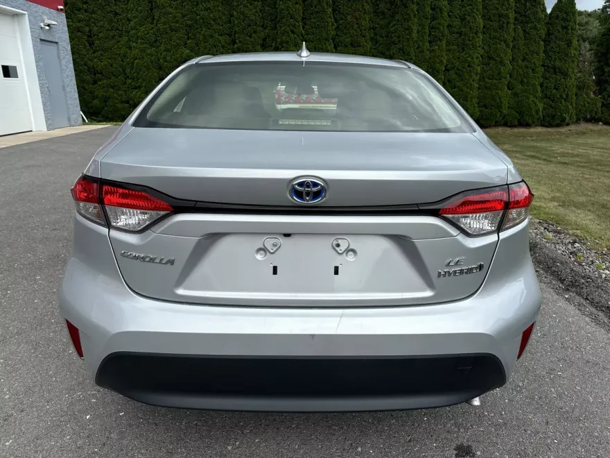 2024 Toyota Corolla LE photo 1